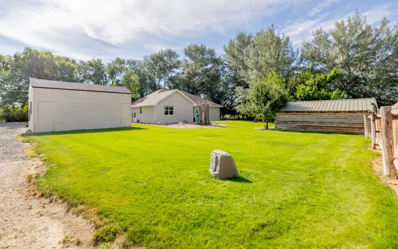 MULTI FAMILY COUNTRY ESTATE POWELL WYOMING #88