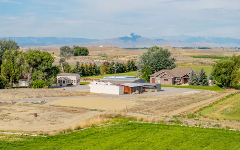 MULTI FAMILY COUNTRY ESTATE POWELL WYOMING #105