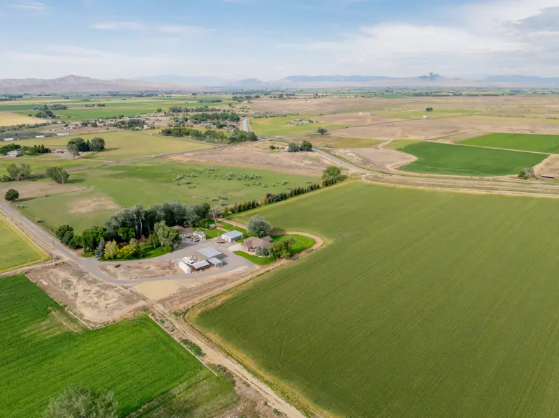 MULTI FAMILY COUNTRY ESTATE POWELL WYOMING #106