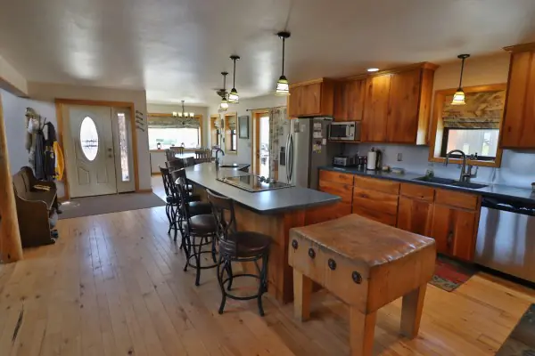 GREYBULL WYOMING LOG SIDED HOME ON 40 ACRES #12