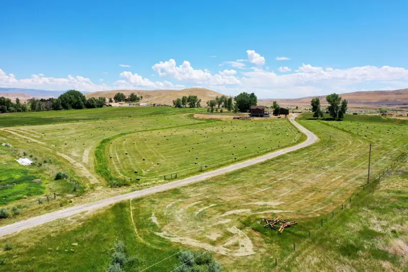 GREYBULL WYOMING LOG SIDED HOME ON 40 ACRES #77