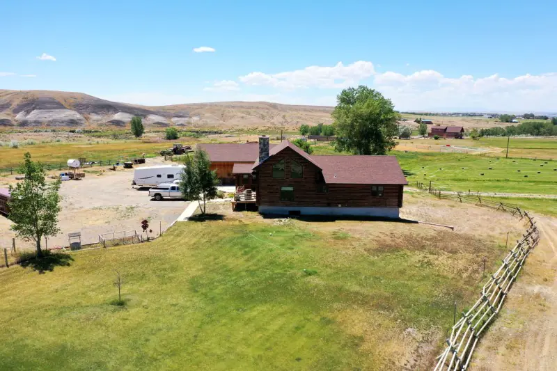 GREYBULL WYOMING LOG SIDED HOME ON 40 ACRES #91