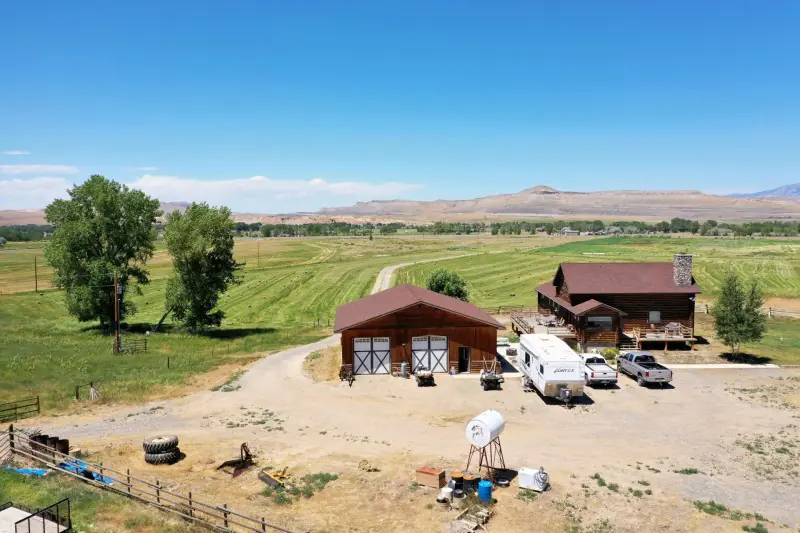GREYBULL WYOMING LOG SIDED HOME ON 40 ACRES #92