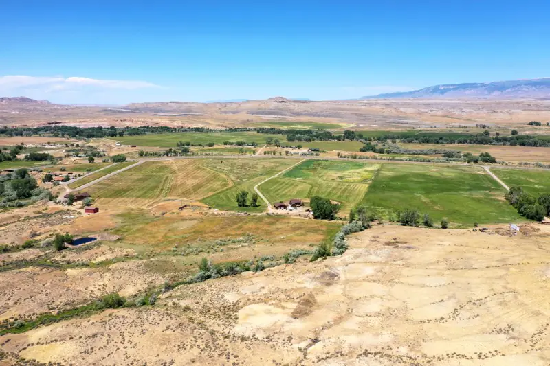 GREYBULL WYOMING LOG SIDED HOME ON 40 ACRES #94