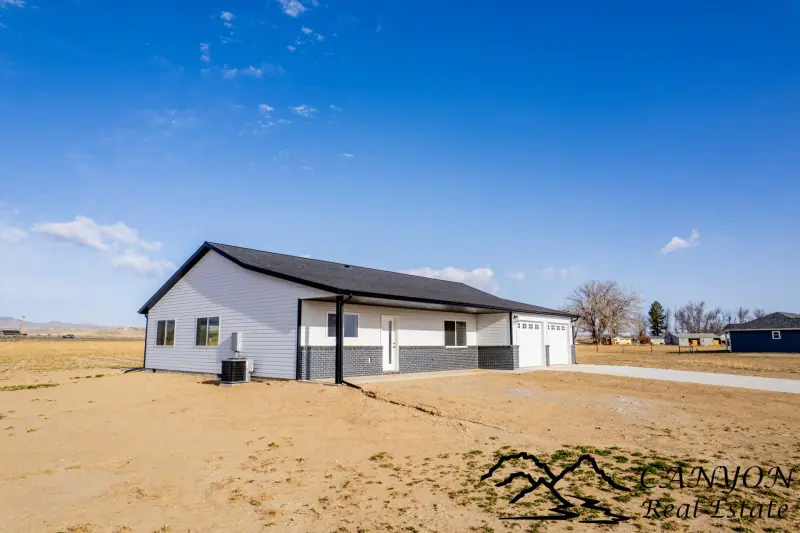 NEW CONSTRUCTION ON 5 ACRES POWELL WYOMING #2