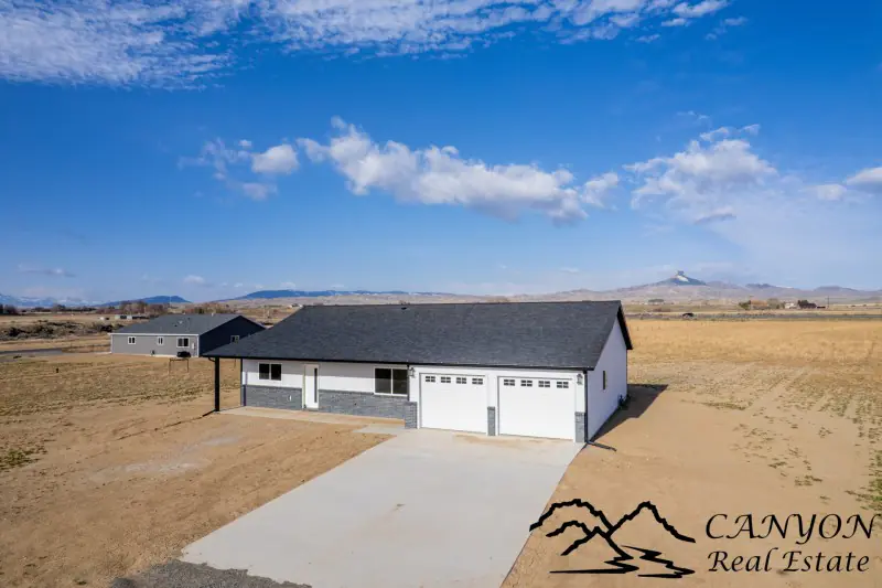 NEW CONSTRUCTION ON 5 ACRES POWELL WYOMING #27