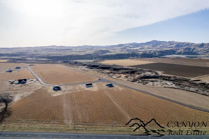 NEW CONSTRUCTION ON 5 ACRES POWELL WYOMING #33