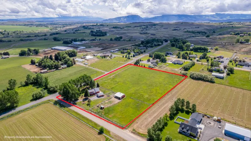 WYOMING COUNTRY HOME CODY #2