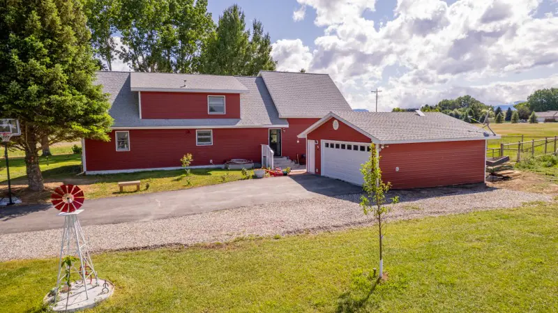 WYOMING COUNTRY HOME CODY #32