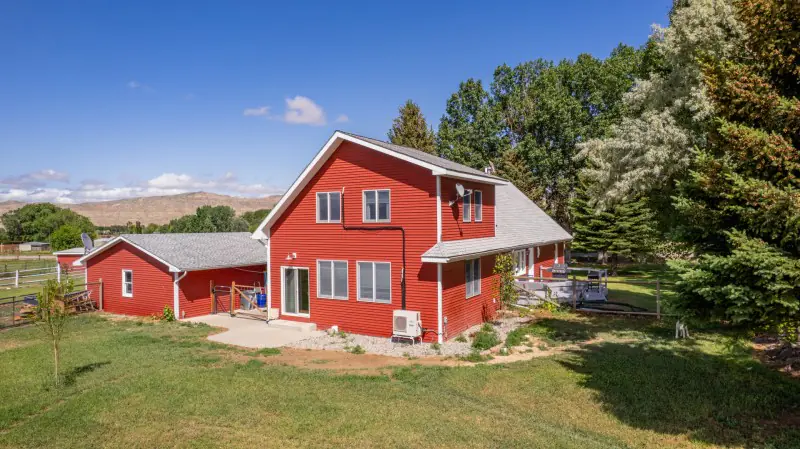 WYOMING COUNTRY HOME CODY #33