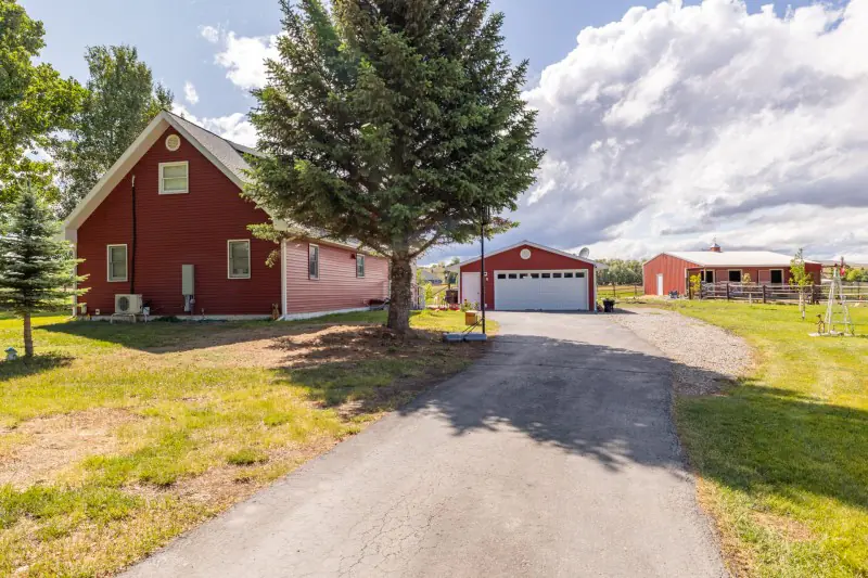 WYOMING COUNTRY HOME CODY #40