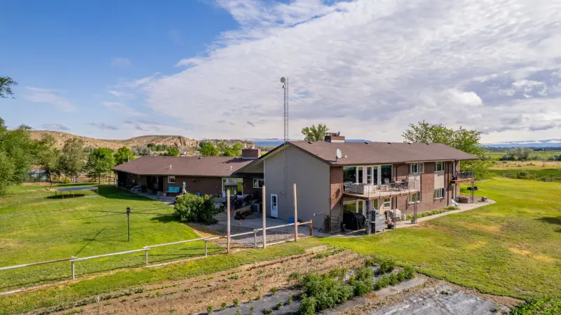 WYOMING COUNTRY ESCAPE #64