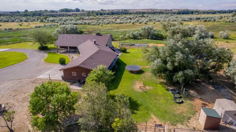 WYOMING COUNTRY ESCAPE #66