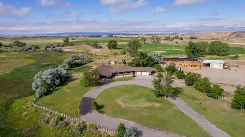 WYOMING COUNTRY ESCAPE #67