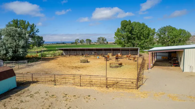 WYOMING COUNTRY ESCAPE #69