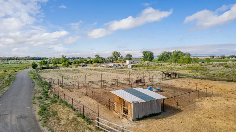 WYOMING COUNTRY ESCAPE #76