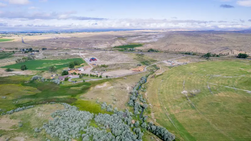 WYOMING COUNTRY ESCAPE #77