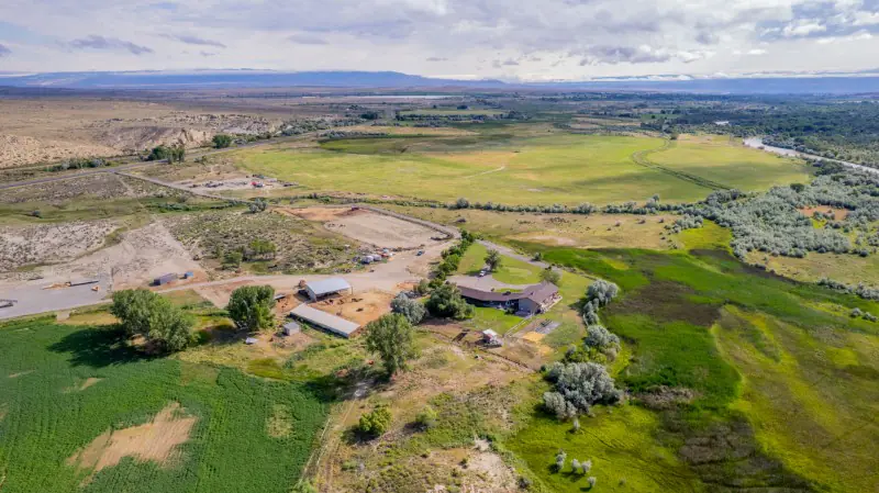 WYOMING COUNTRY ESCAPE #79