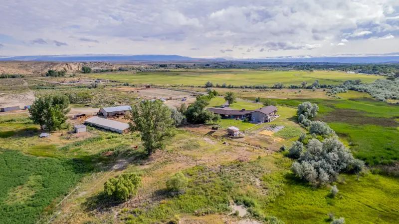 WYOMING COUNTRY ESCAPE #80