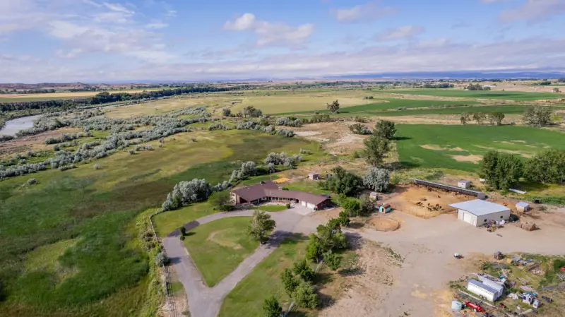 WYOMING COUNTRY ESCAPE #81