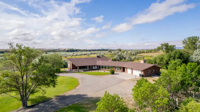 WYOMING COUNTRY ESCAPE #83